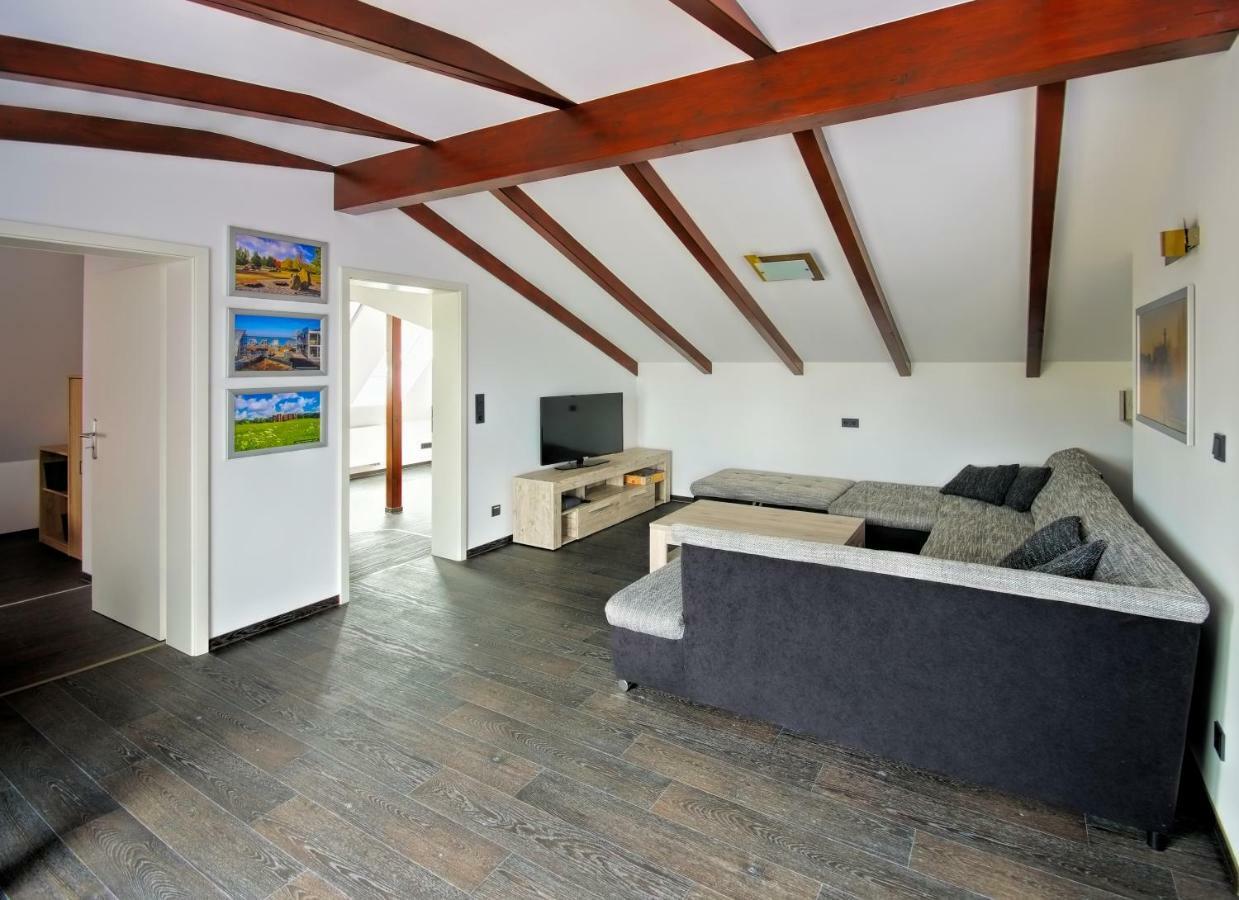 Ferienwohnung Lausitzer Seenland Tom Grossraeschen Esterno foto