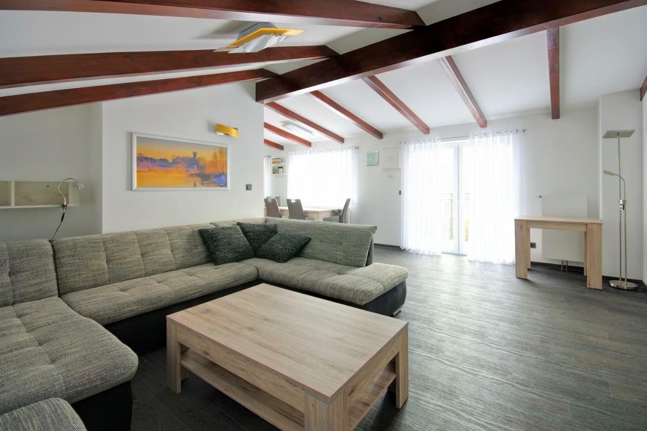 Ferienwohnung Lausitzer Seenland Tom Grossraeschen Esterno foto